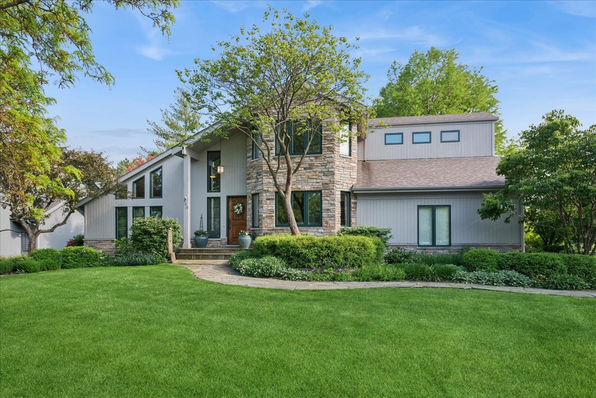 500 Parkview Place Burr Ridge, IL 60527 - Photo 1 of 43