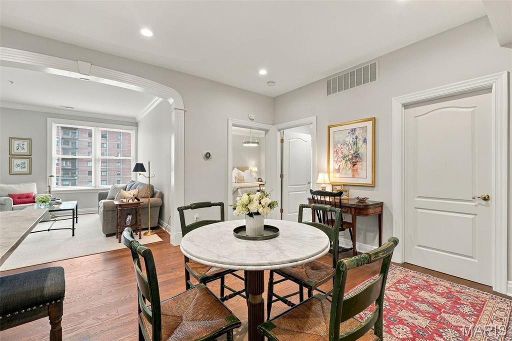 750 South Hanley Road, Unit 470 St. Louis, MO 63105 - Photo 8 of 34 Gallery Image 8