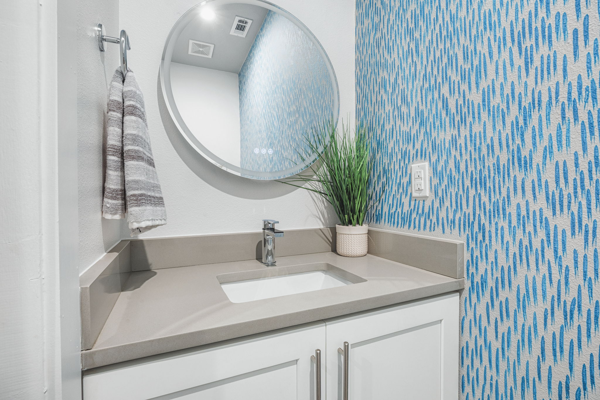 1218 Eleanor Street, Unit 1 Austin, TX 78721 - Photo 19 of 39 a bathroom with a sink and a mirror