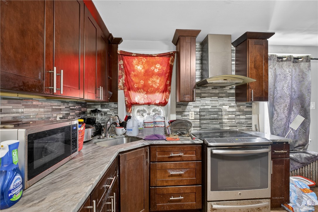 289 Legion Way Cranston, RI 02910 - Photo 8 of 34