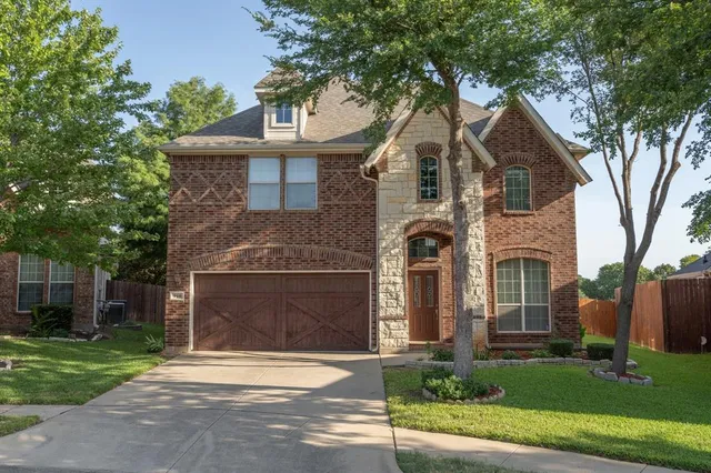$3,000 | 910 Waterside Drive, Euless, TX 76039
