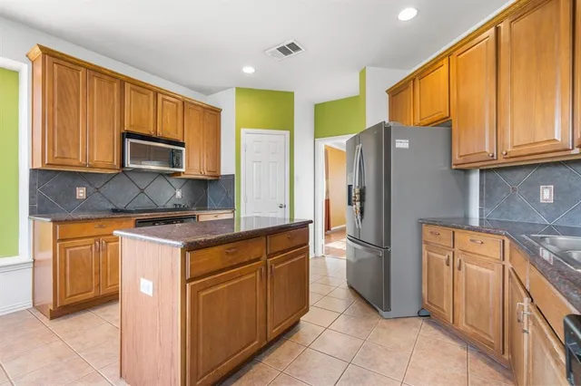 $3,000 | 910 Waterside Drive, Euless, TX 76039