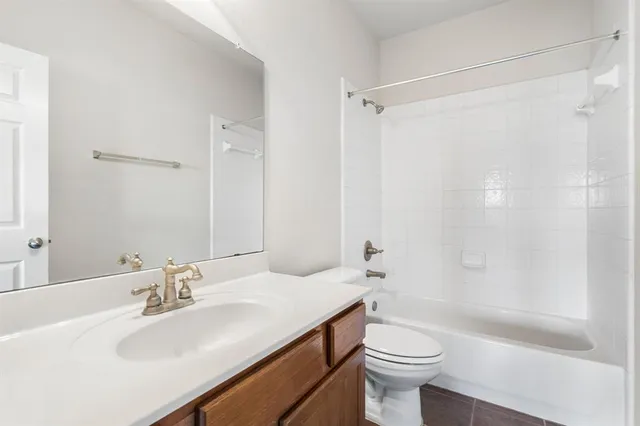 $3,000 | 910 Waterside Drive, Euless, TX 76039