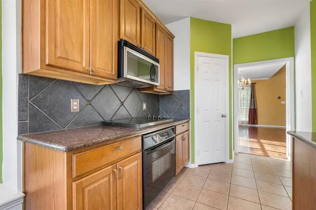 $3,000 | 910 Waterside Drive, Euless, TX 76039