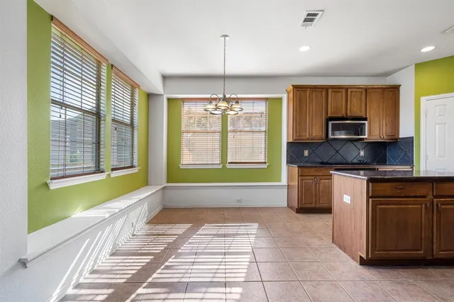 $3,000 | 910 Waterside Drive, Euless, TX 76039