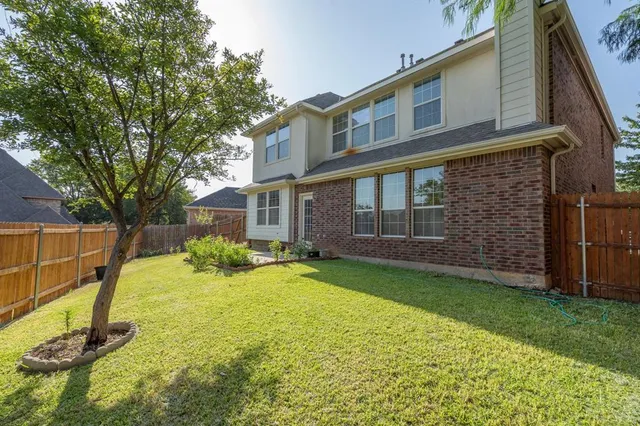 $3,000 | 910 Waterside Drive, Euless, TX 76039