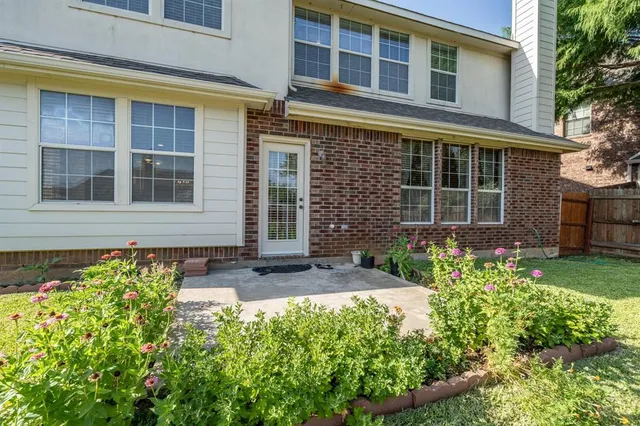 $3,000 | 910 Waterside Drive, Euless, TX 76039