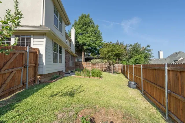 $3,000 | 910 Waterside Drive, Euless, TX 76039