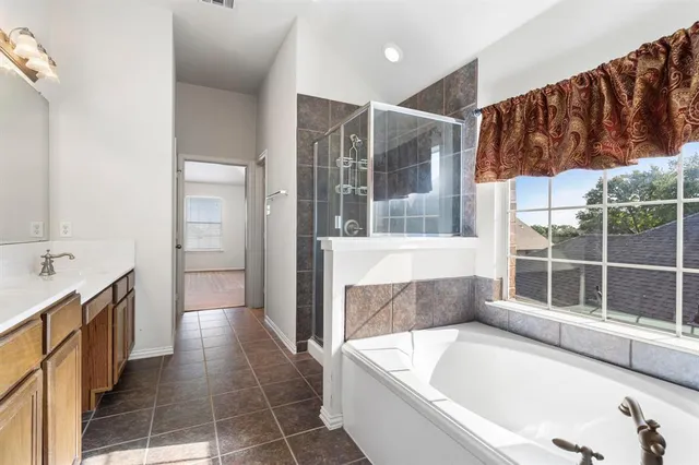 $3,000 | 910 Waterside Drive, Euless, TX 76039