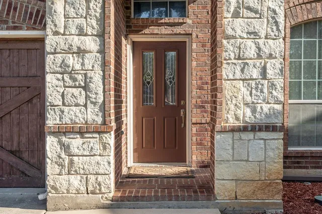 $3,000 | 910 Waterside Drive, Euless, TX 76039