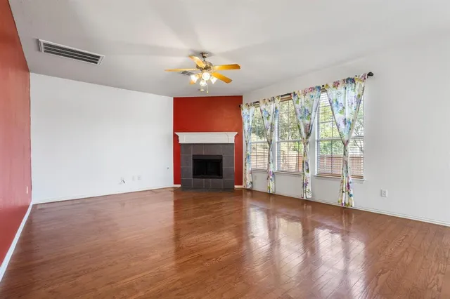 $3,000 | 910 Waterside Drive, Euless, TX 76039