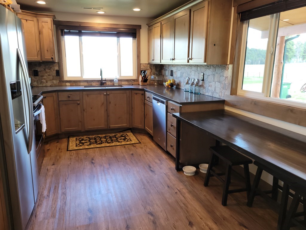 31-33 Bacon Creek Road Cascade, ID 83611 - Photo 20 of 33 Kitchen