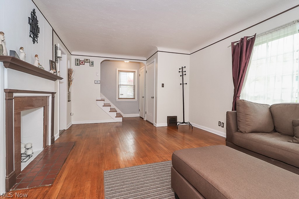 1543 Commodore Road Cleveland, OH 44124 - Photo 3 of 23 Gallery Image 3
