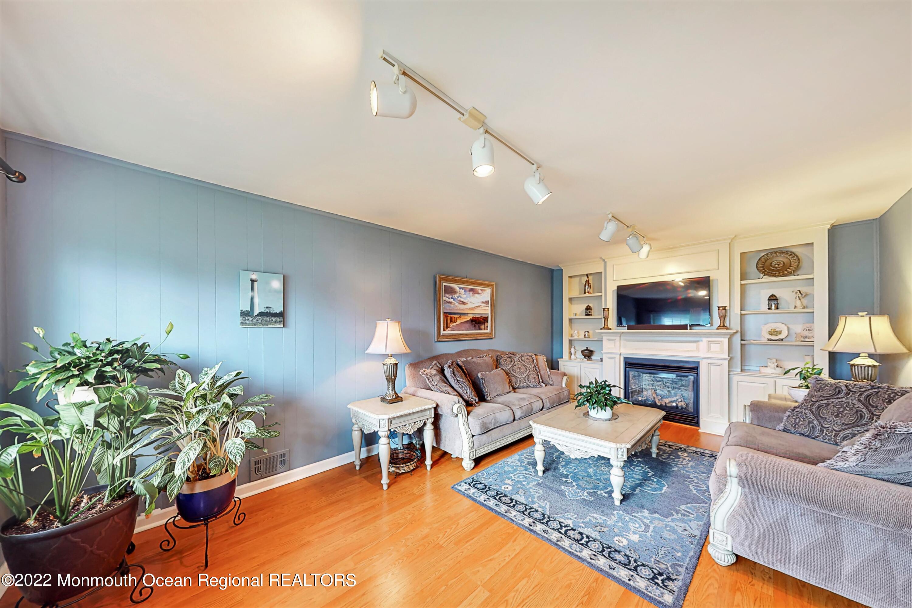 6 Dublin Lane Hazlet, NJ 07730 - Photo 7 of 37 Living Room