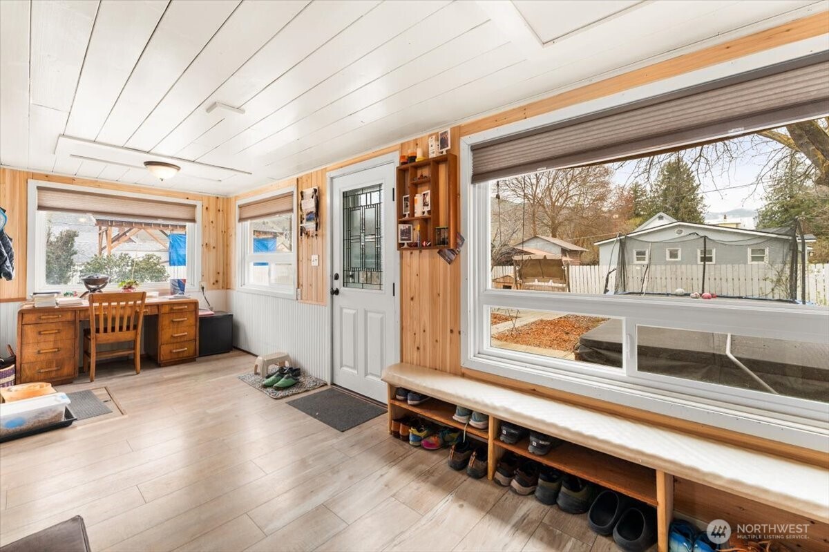 225 South Division Street Cashmere, WA 98815 - Photo 13 of 40 a living room with furniture stove and large windows