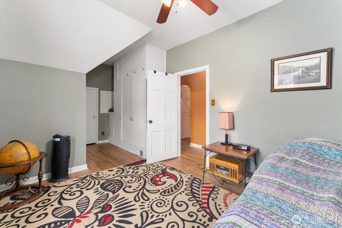 225 South Division Street Cashmere, WA 98815 - Photo 24 of 40 a bedroom with a bed and wooden floor