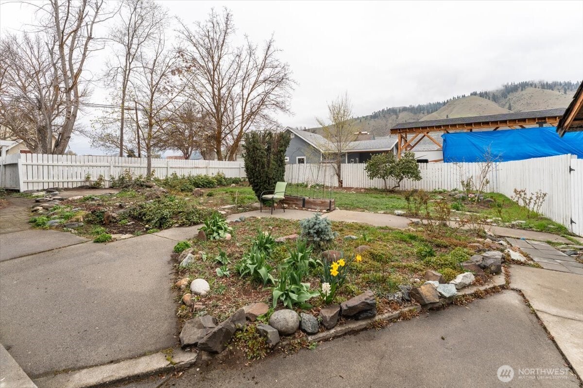 225 South Division Street Cashmere, WA 98815 - Photo 35 of 40 a view of a yard with potted plants