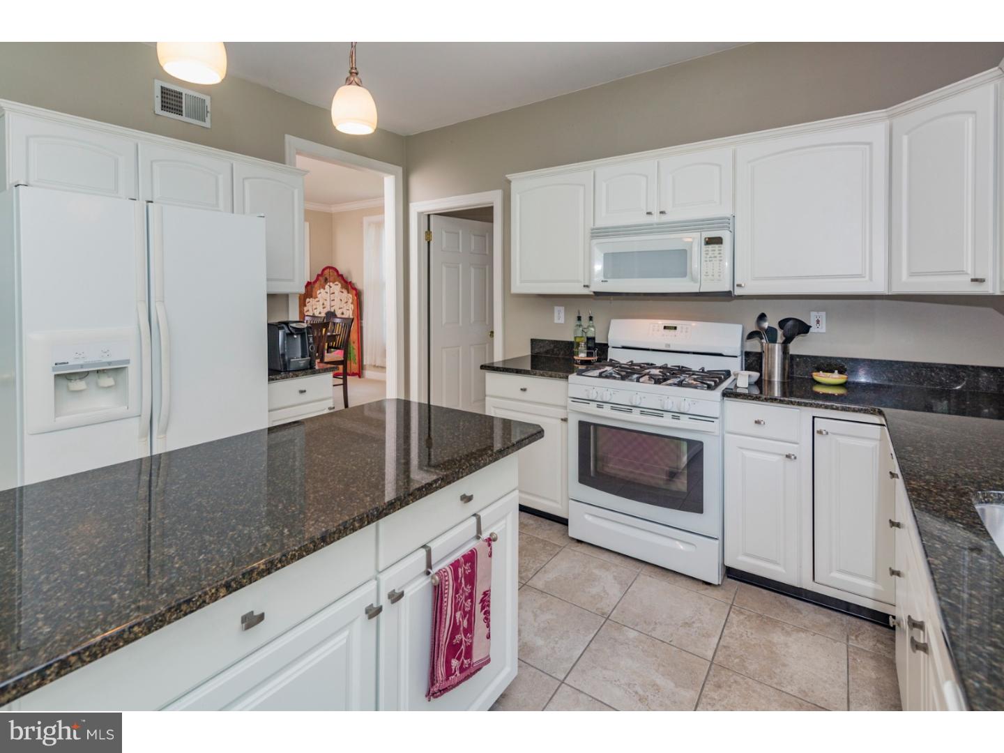 140 Brandon Road Pennington, NJ 08534 - Photo 7 of 25