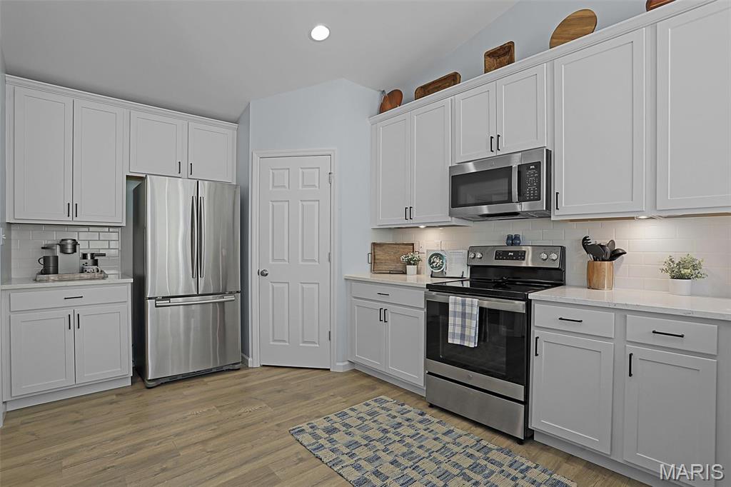 7421 Shadow Point Drive St. Louis, MO 63129 - Photo 12 of 37