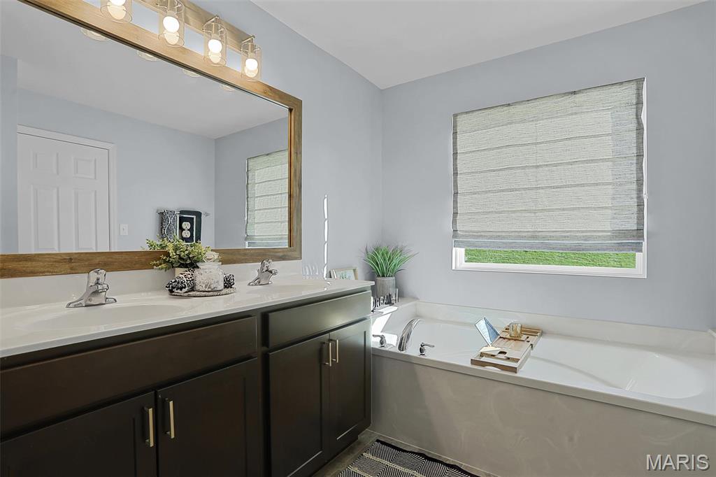 7421 Shadow Point Drive St. Louis, MO 63129 - Photo 20 of 37