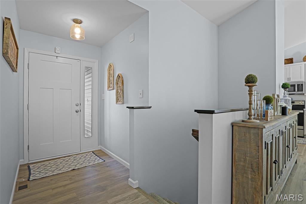 7421 Shadow Point Drive St. Louis, MO 63129 - Photo 3 of 37