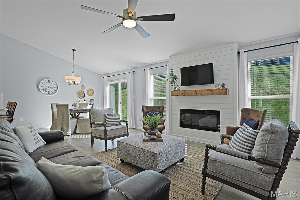 7421 Shadow Point Drive St. Louis, MO 63129 - Photo 6 of 37