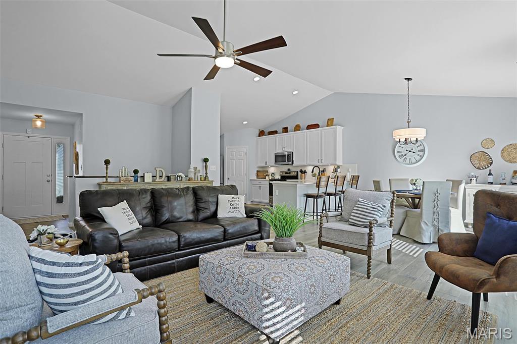 7421 Shadow Point Drive St. Louis, MO 63129 - Photo 7 of 37