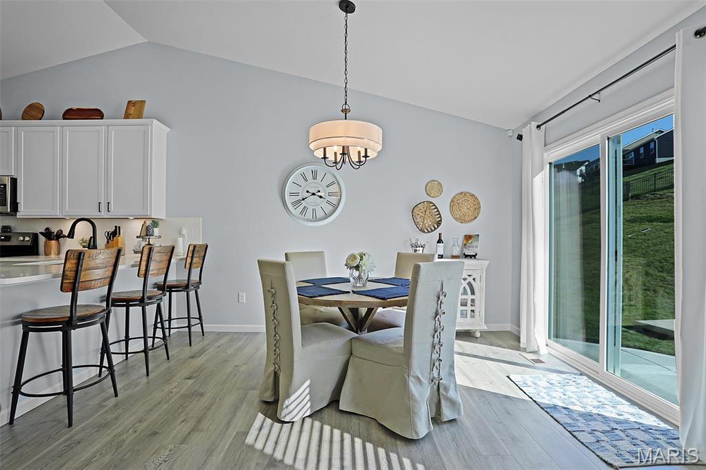 7421 Shadow Point Drive St. Louis, MO 63129 - Photo 8 of 37