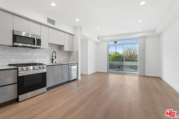 $3,295 | 160 Chestnut Street, Unit 303, Pasadena, CA 91103