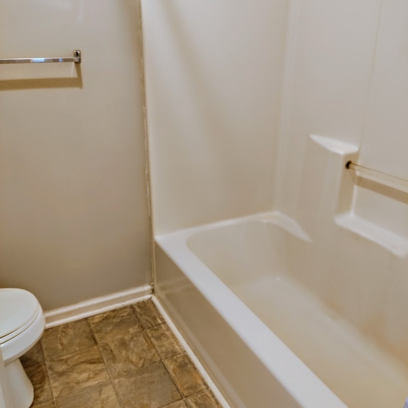 110 Mason Street Portland, TN 37148 - Photo 22 of 24 a bathroom with a tub and toilet
