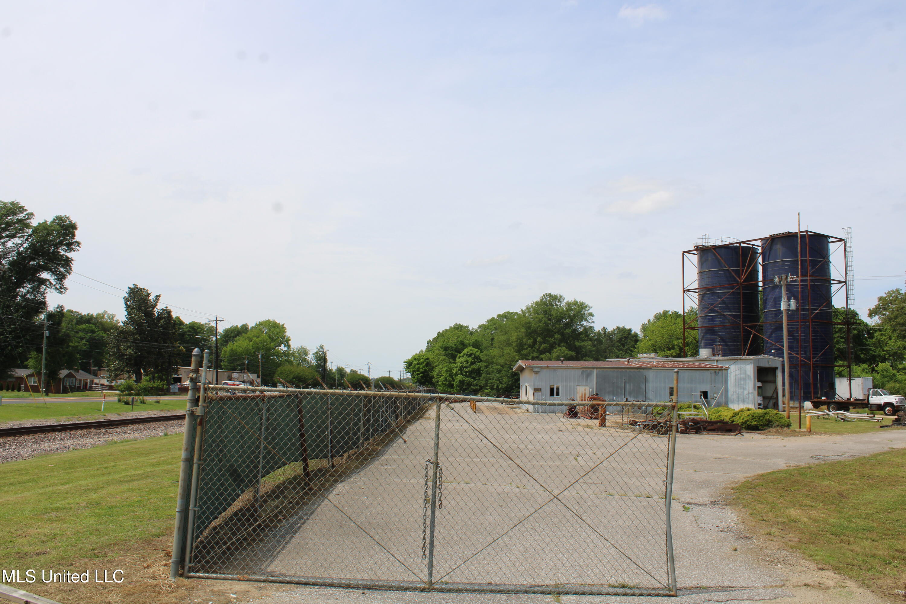 9490 Highway 178 Olive Branch, MS 38654 - Photo 2 of 24 IMG_6046