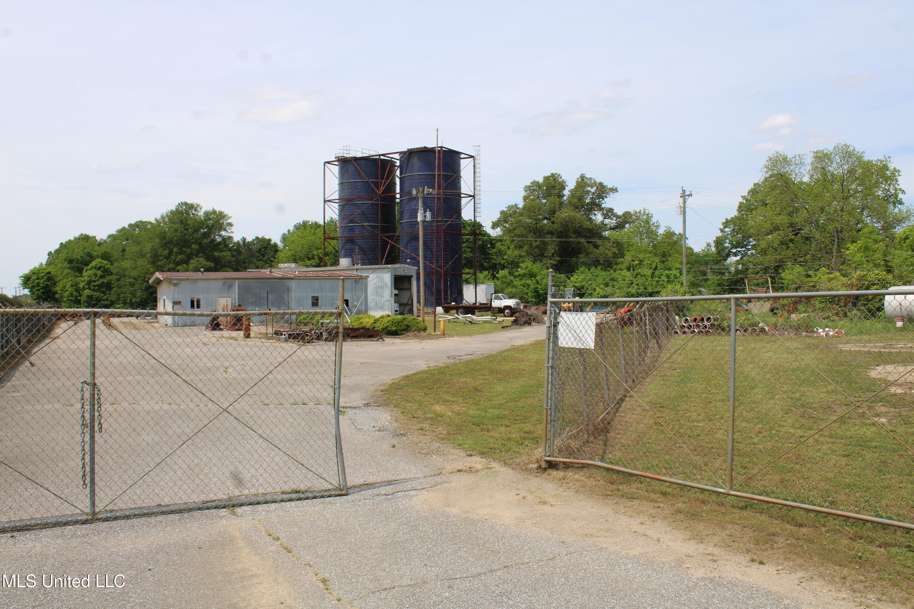 9490 Highway 178 Olive Branch, MS 38654 - Photo 3 of 24 IMG_6047