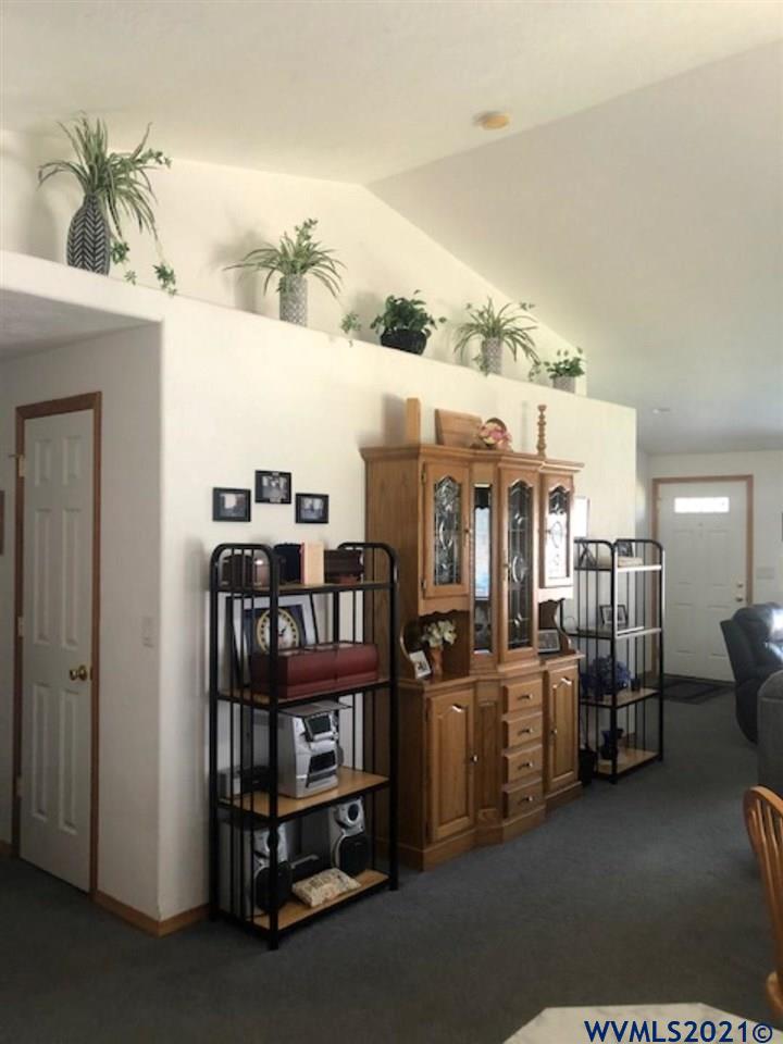 2384 Del Rio Avenue Southeast Albany, OR 97322 - Photo 12 of 13 Gallery Image 12
