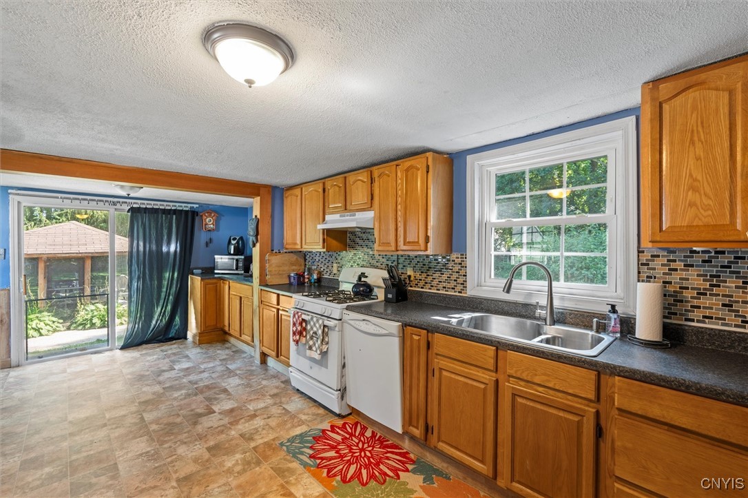 6182 Airport Road Camillus, NY 13209 - Photo 8 of 20