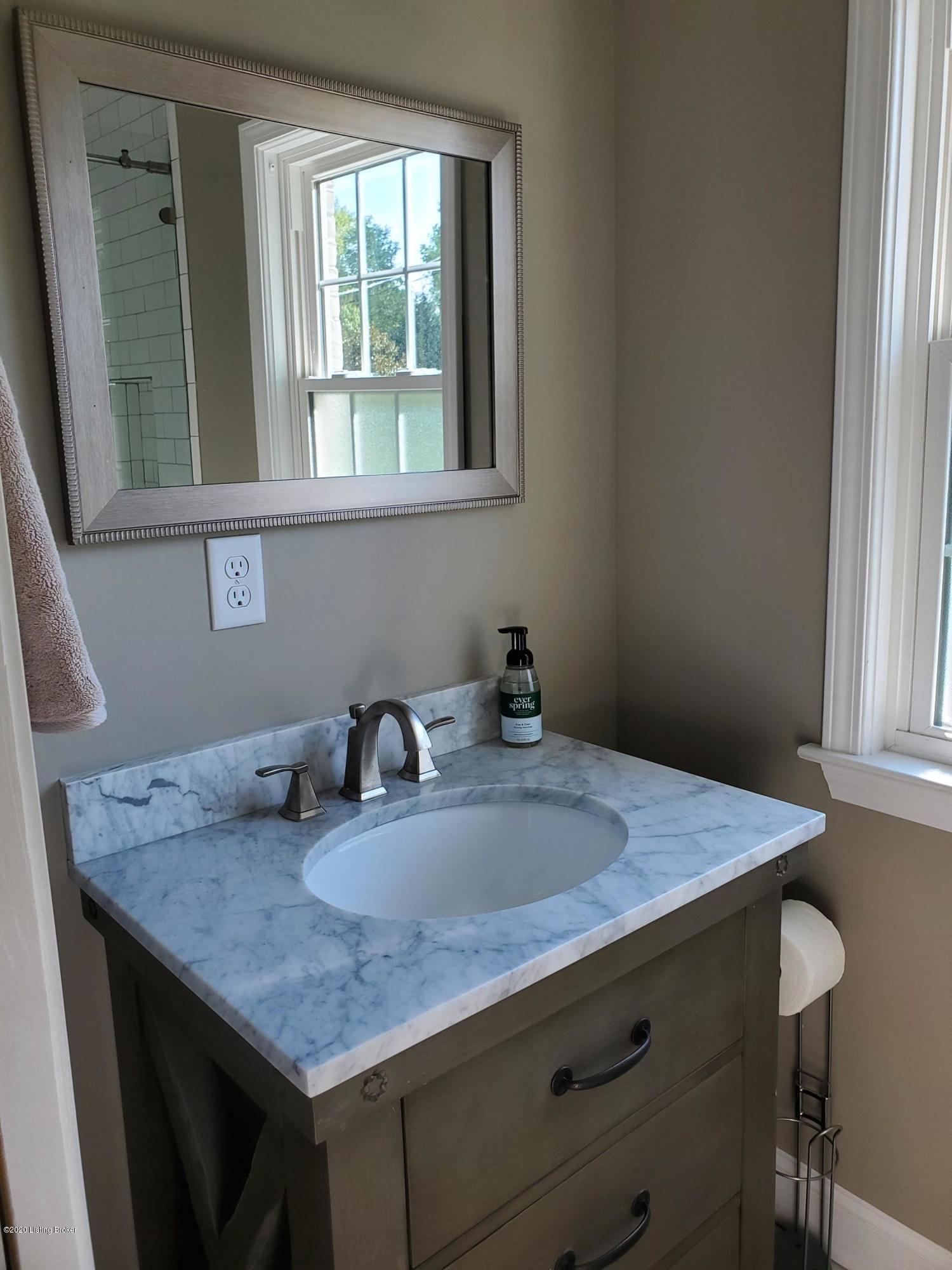 302 Old Farm Road Louisville, KY 40207 - Photo 29 of 33 full bath