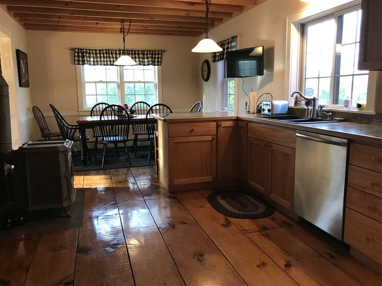 714 Dawley Road Mount Holly, VT 05758 - Photo 17 of 40
