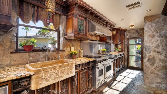 $1,875,000 | 2510 North Park Boulevard, Santa Ana, CA 92706