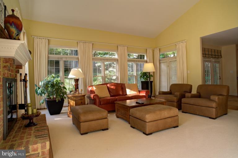 6610 Maugh Road McLean, VA 22101 - Photo 3 of 29 Family Room