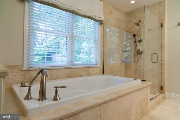 6610 Maugh Road McLean, VA 22101 - Photo 8 of 29 Bath (Master)
