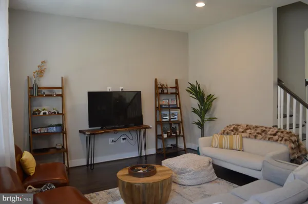 $4,000 | 44717 Ellsworth Terrace, Ashburn, VA 20147