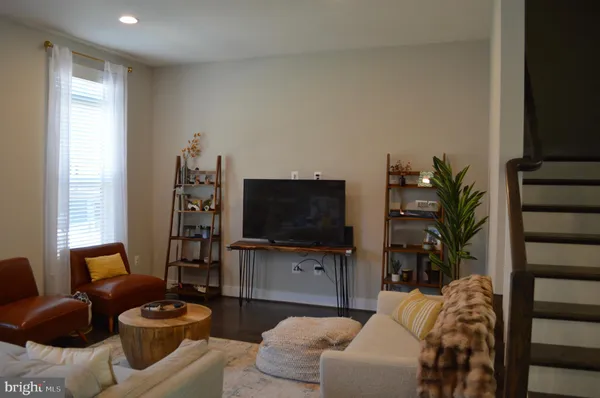 $4,000 | 44717 Ellsworth Terrace, Ashburn, VA 20147