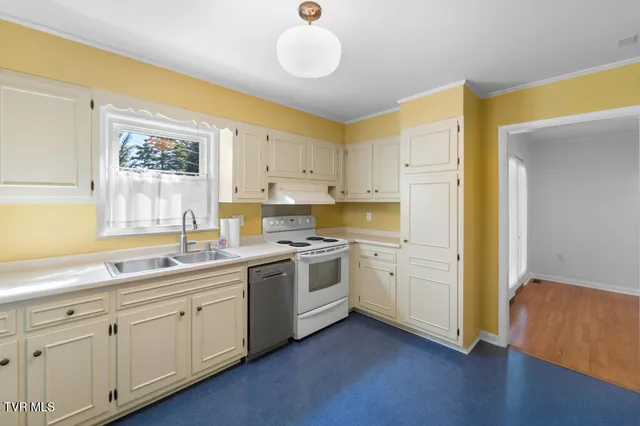 $299,500 | 446 Montview Drive Northeast, Abingdon, VA 24210