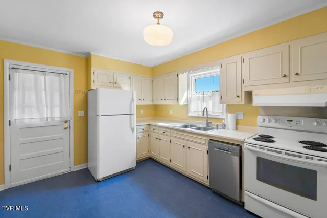 $299,500 | 446 Montview Drive Northeast, Abingdon, VA 24210