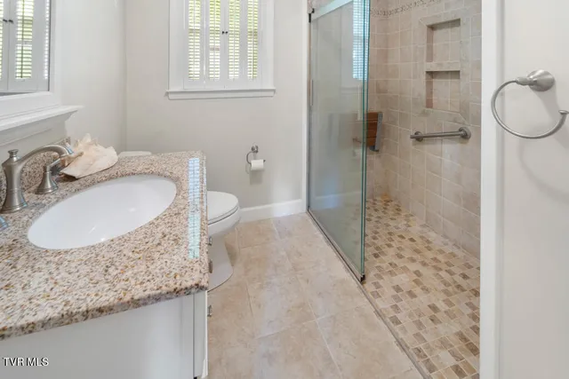 $299,500 | 446 Montview Drive Northeast, Abingdon, VA 24210