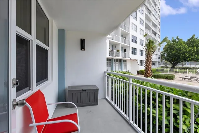 $1,950 | 201 North Ocean Boulevard, Unit 106, Pompano Beach, FL 33062