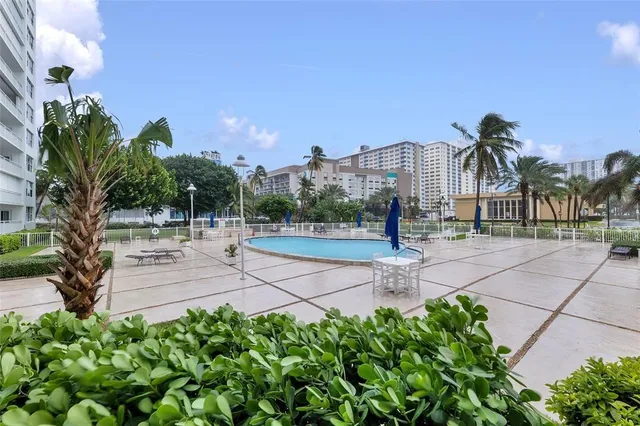 $1,950 | 201 North Ocean Boulevard, Unit 106, Pompano Beach, FL 33062