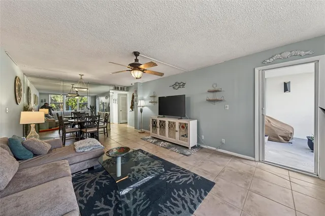 $1,950 | 201 North Ocean Boulevard, Unit 106, Pompano Beach, FL 33062