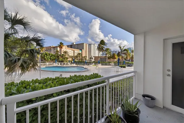$1,950 | 201 North Ocean Boulevard, Unit 106, Pompano Beach, FL 33062