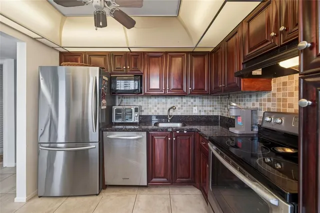 $1,950 | 201 North Ocean Boulevard, Unit 106, Pompano Beach, FL 33062