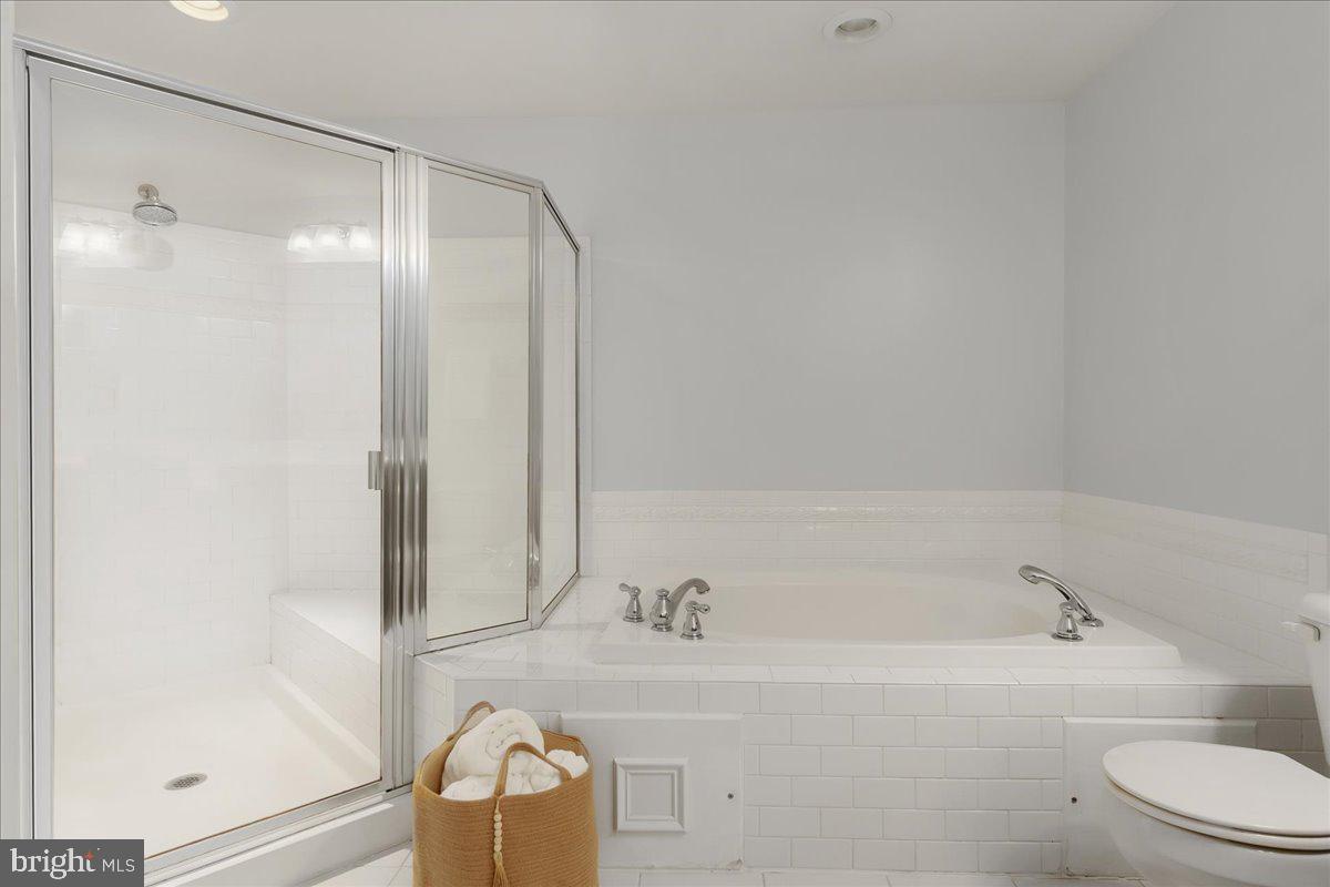 1874 Monocacy View Circle, Unit 28B Frederick, MD 21701 - Photo 17 of 35 a bathroom with a bathtub and a shower